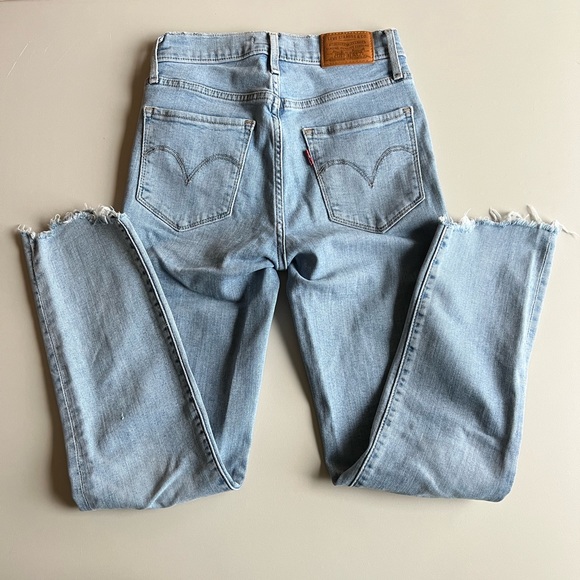 Levi’s 724 High Rise Slim Fit Straight Jean Color Light Blue Wash Size 24 - Picture 11 of 14